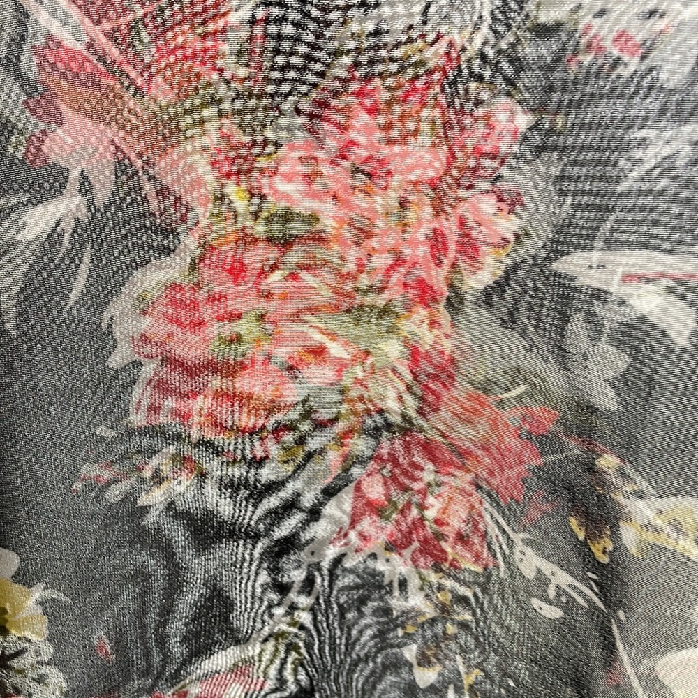 Black sheer Floral short sleeved blouse - Picture 3 of 7